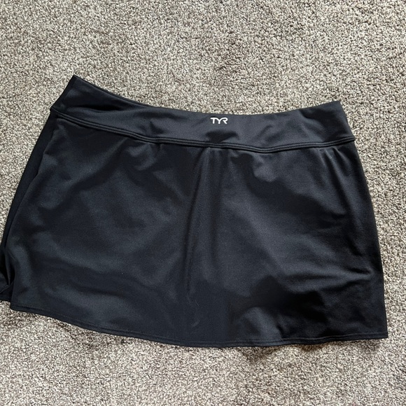 TYR Swim skort - Picture 2 of 3